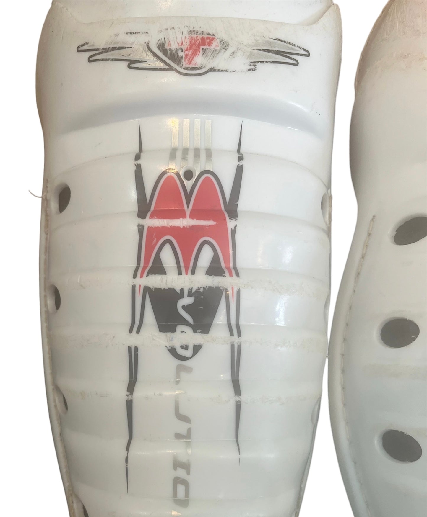 44 Junior Shin Guards, TOUR Evolution 13in