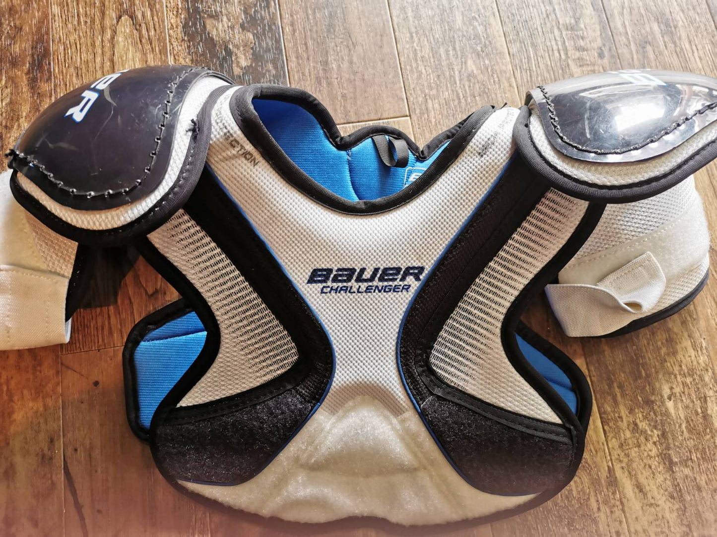 53 Youth Shoulder Pads, Bauer Challenger L